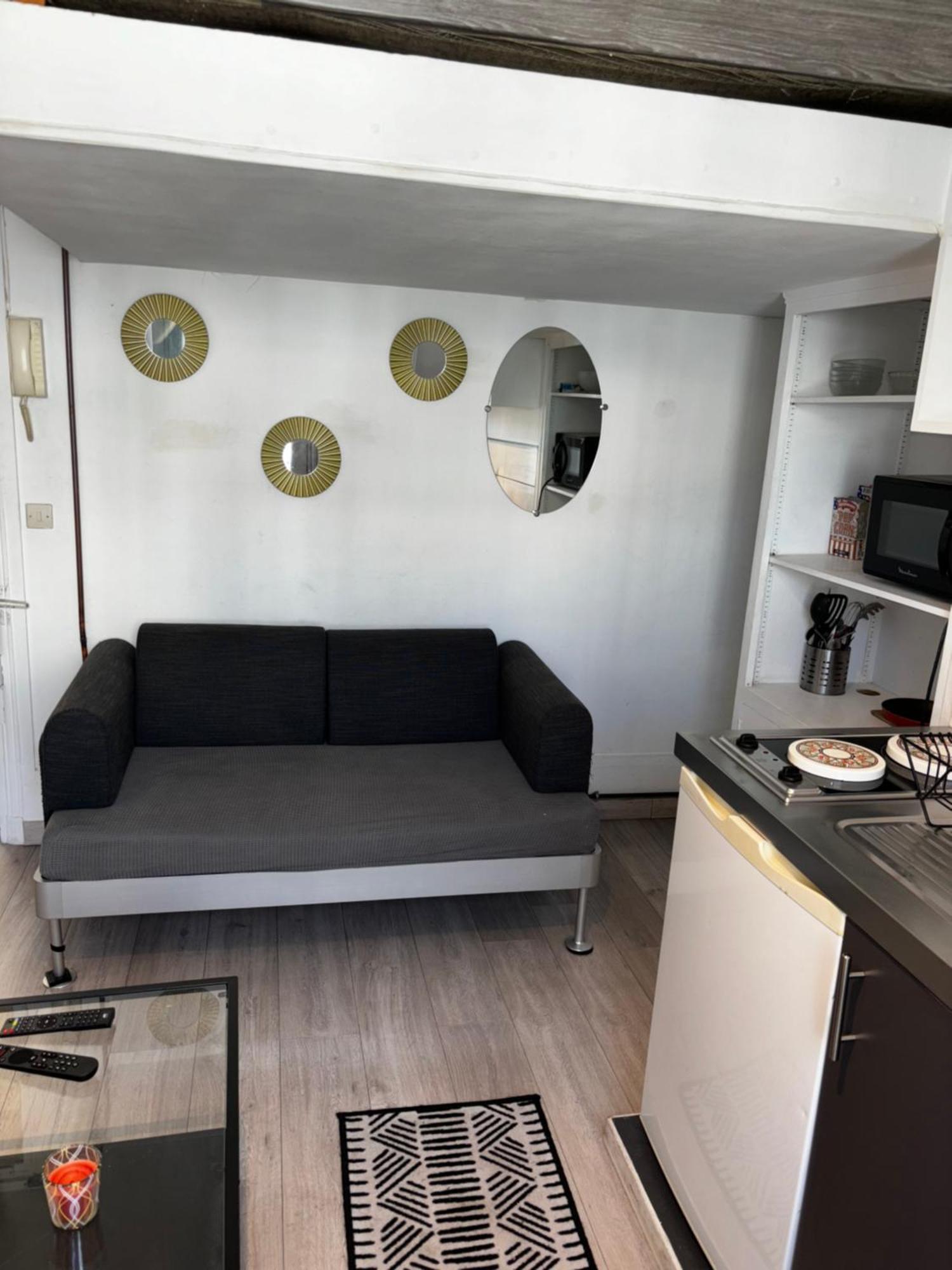 Pretty Montmartre Apartment ปารีส ภายนอก รูปภาพ